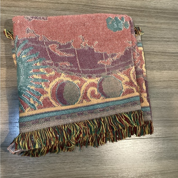 Elegant World Map Tapestry – Blue, Red & Gold – Wall‎ Hanging or Rug - Picture 9 of 13